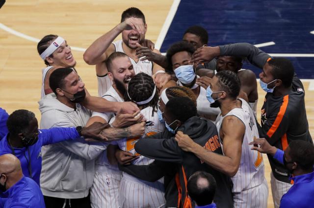 开云在线开户-大场面不乱阵脚 新秀天秀绝杀助魔术脱身泥潭